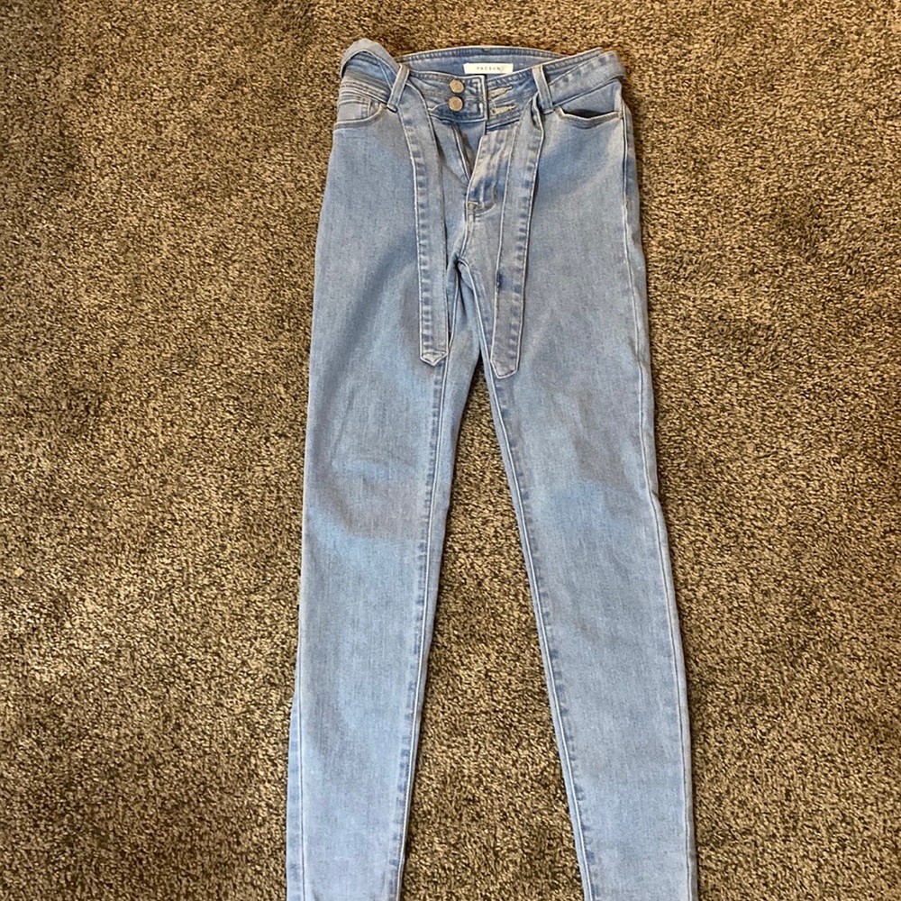 light colored jeggings, ties in the front. size 22.
